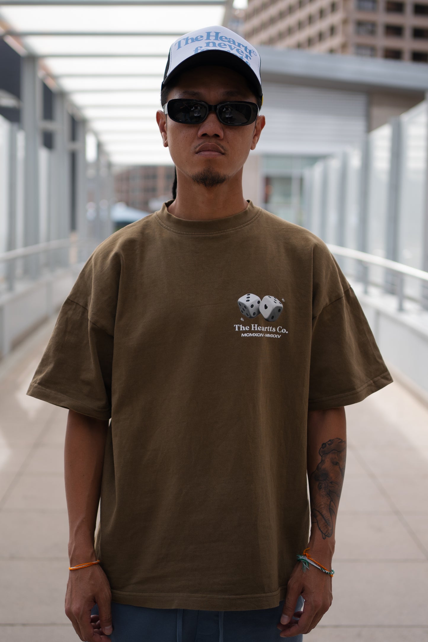 OVERSIZED "LOVE DEALER" T-Shirt (Olive)