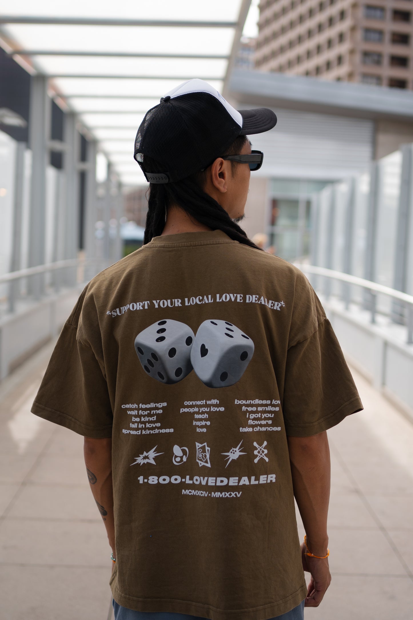 OVERSIZED "LOVE DEALER" T-Shirt (Olive)