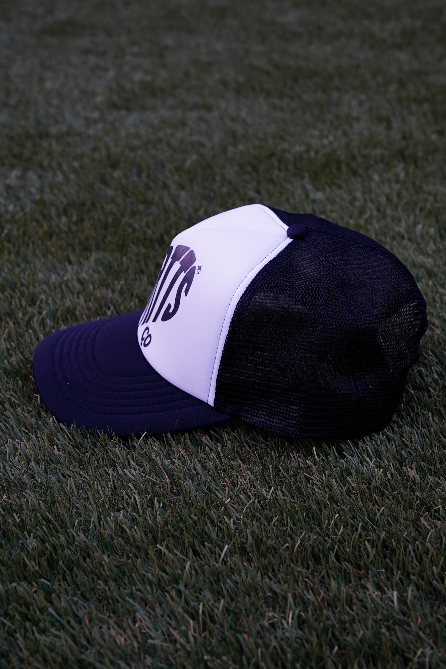 THE HEARTTS CO. TRUCKER HAT